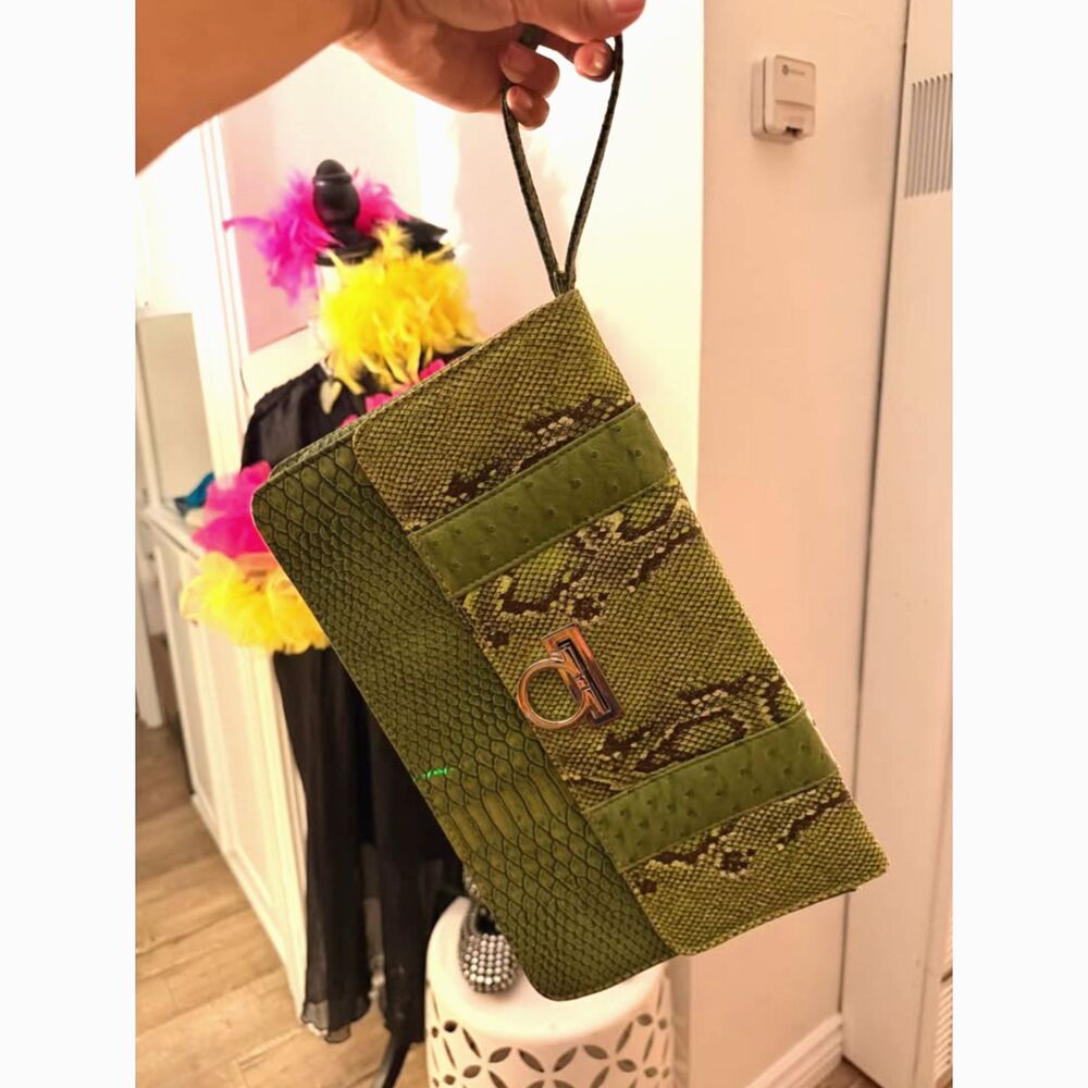 Green Crocodile Print Hand Bag - Pink Interior